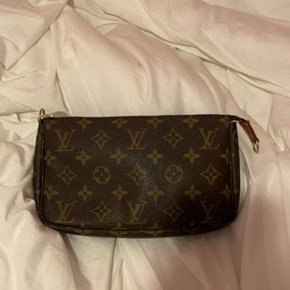 Authentic Louis Vuitton Pochette Accessoire - Picture 8 of 15